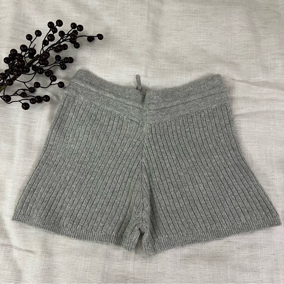 Urban Outfitters Gray Ribbed Knit Shorts - Picture 2 of 7